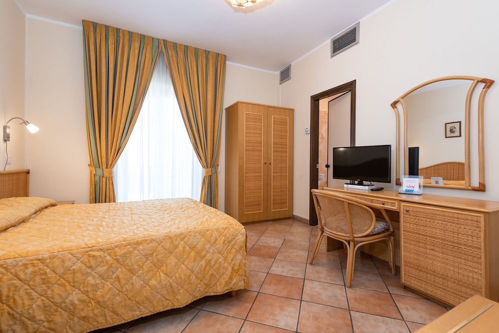 غرفة قياسية بسرير مزدوج، Hotel Ristorante Il Ceppo 3/9