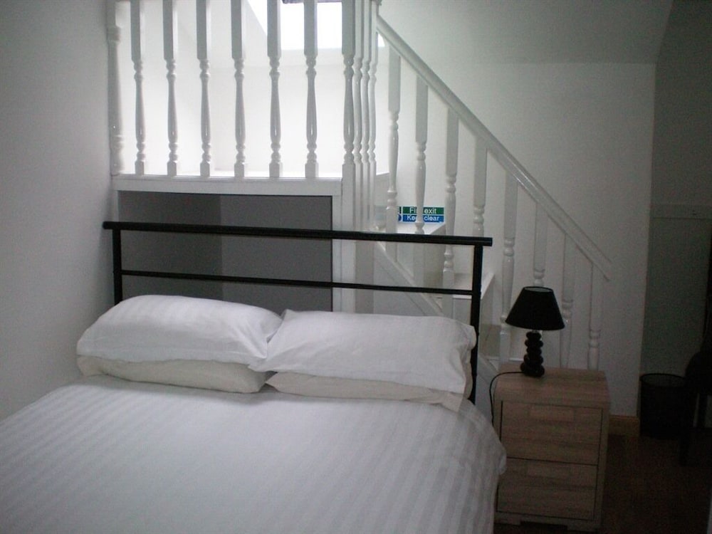 Eastgate Apartments 4/16