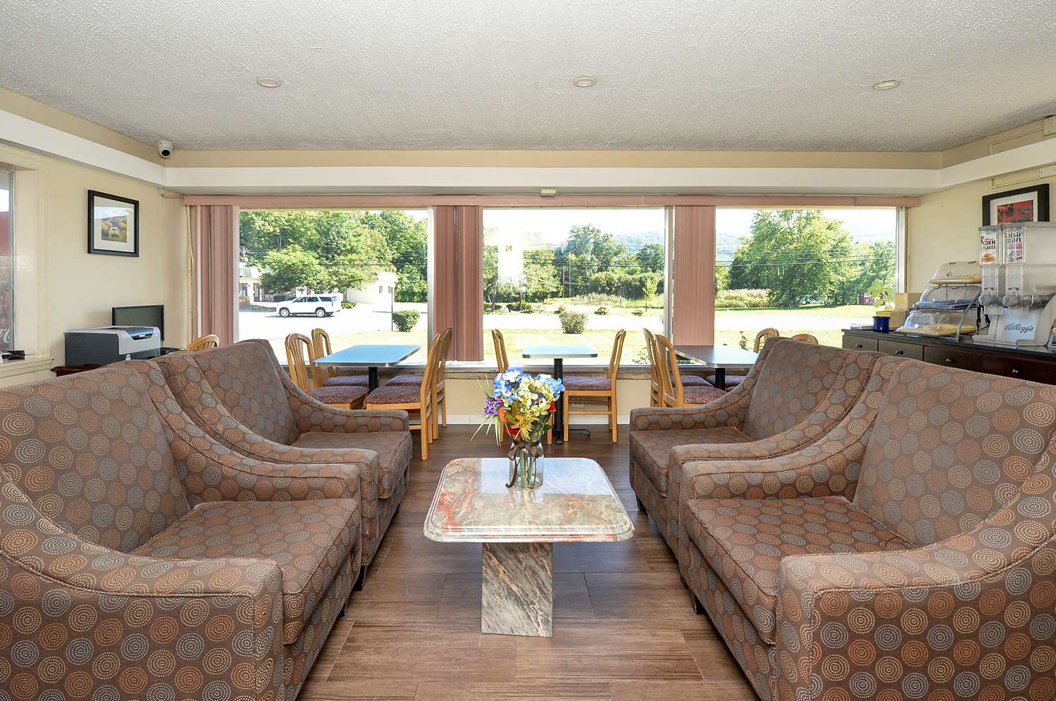 Americas Best Value Inn Central Valley 25/42