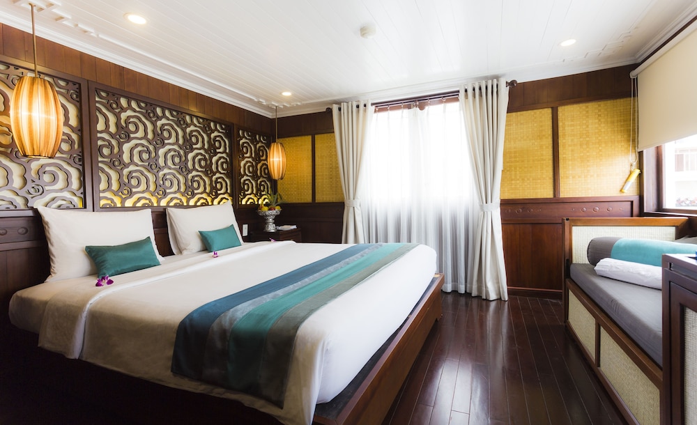 Bhaya Cruises 10/73
