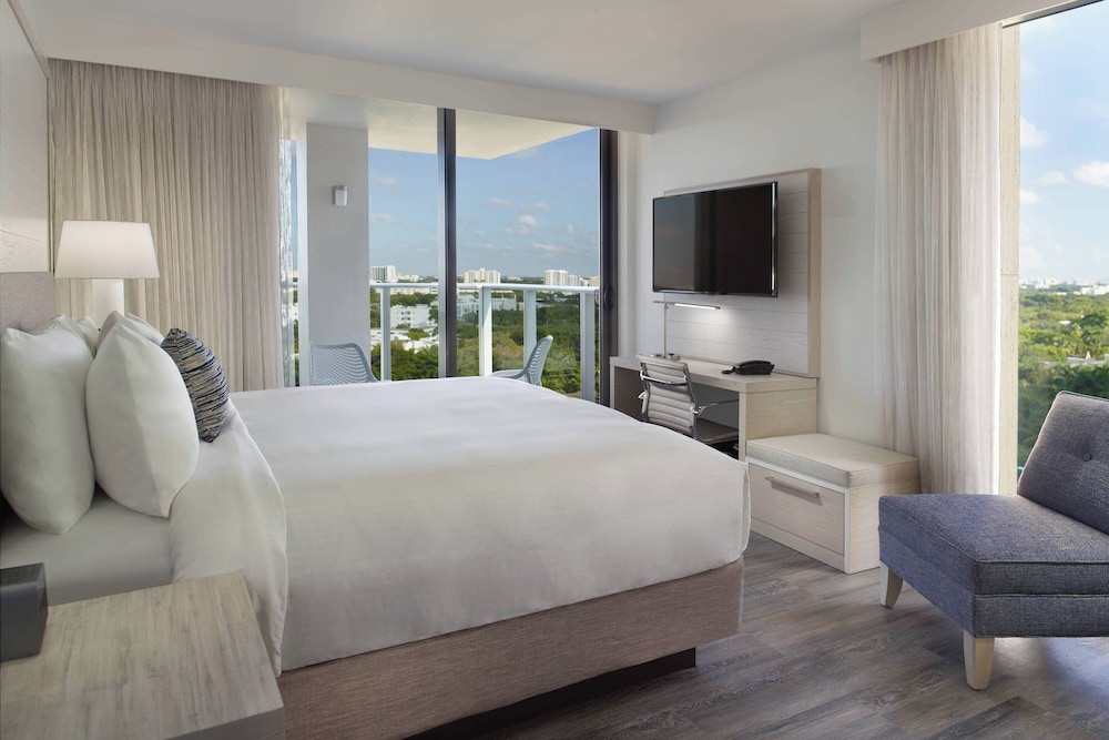 Room, King Bed, Bay View, Balcony