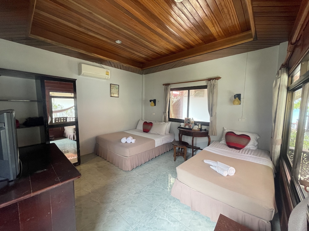 DELUXE, BUNGALOW, MULTIPLE BEDS