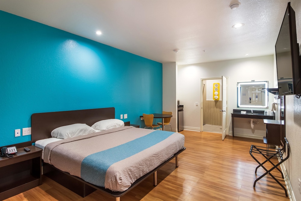 Motel6 Houston, TX - North 27/55