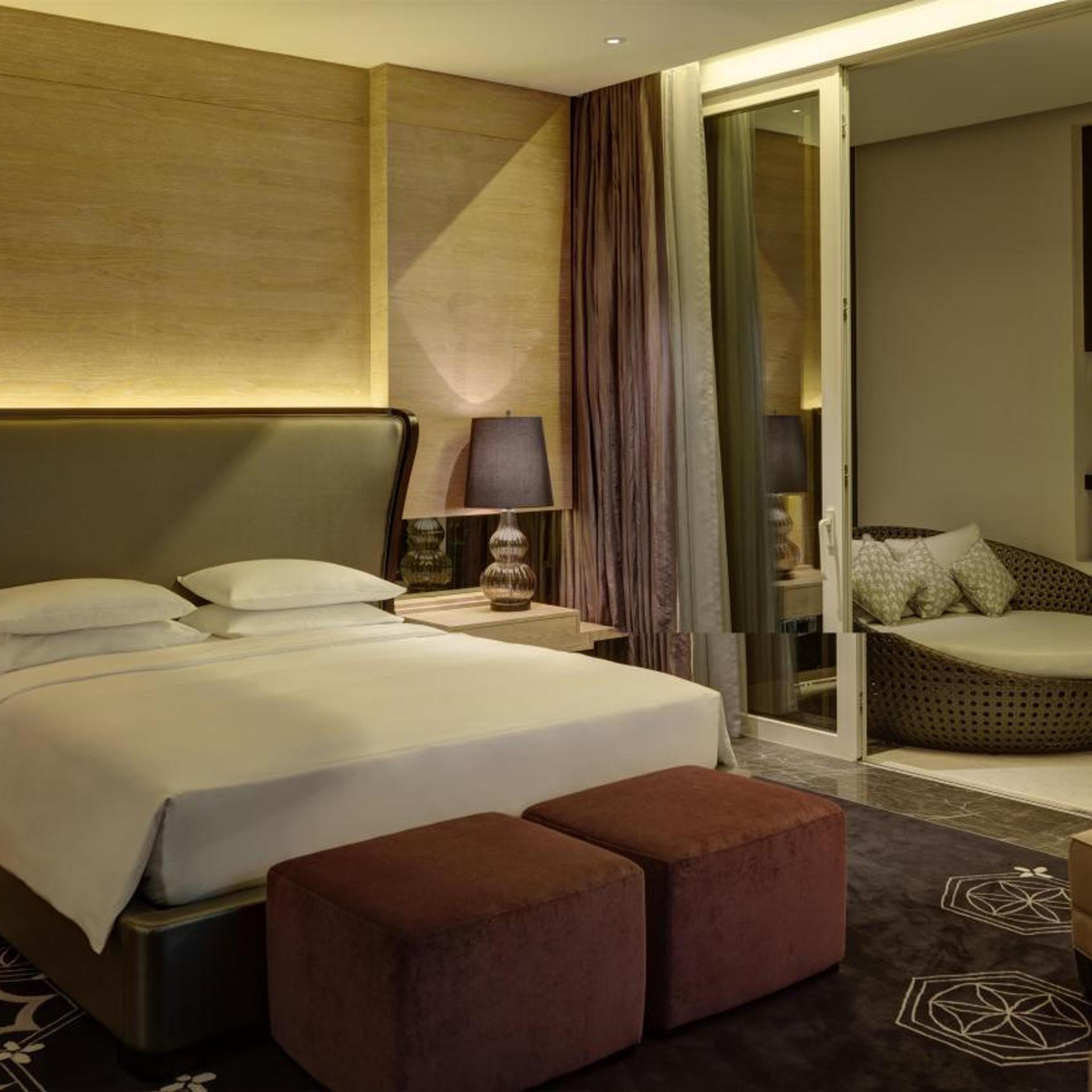 Presidential, Suite, King Bed, Plunge Pool