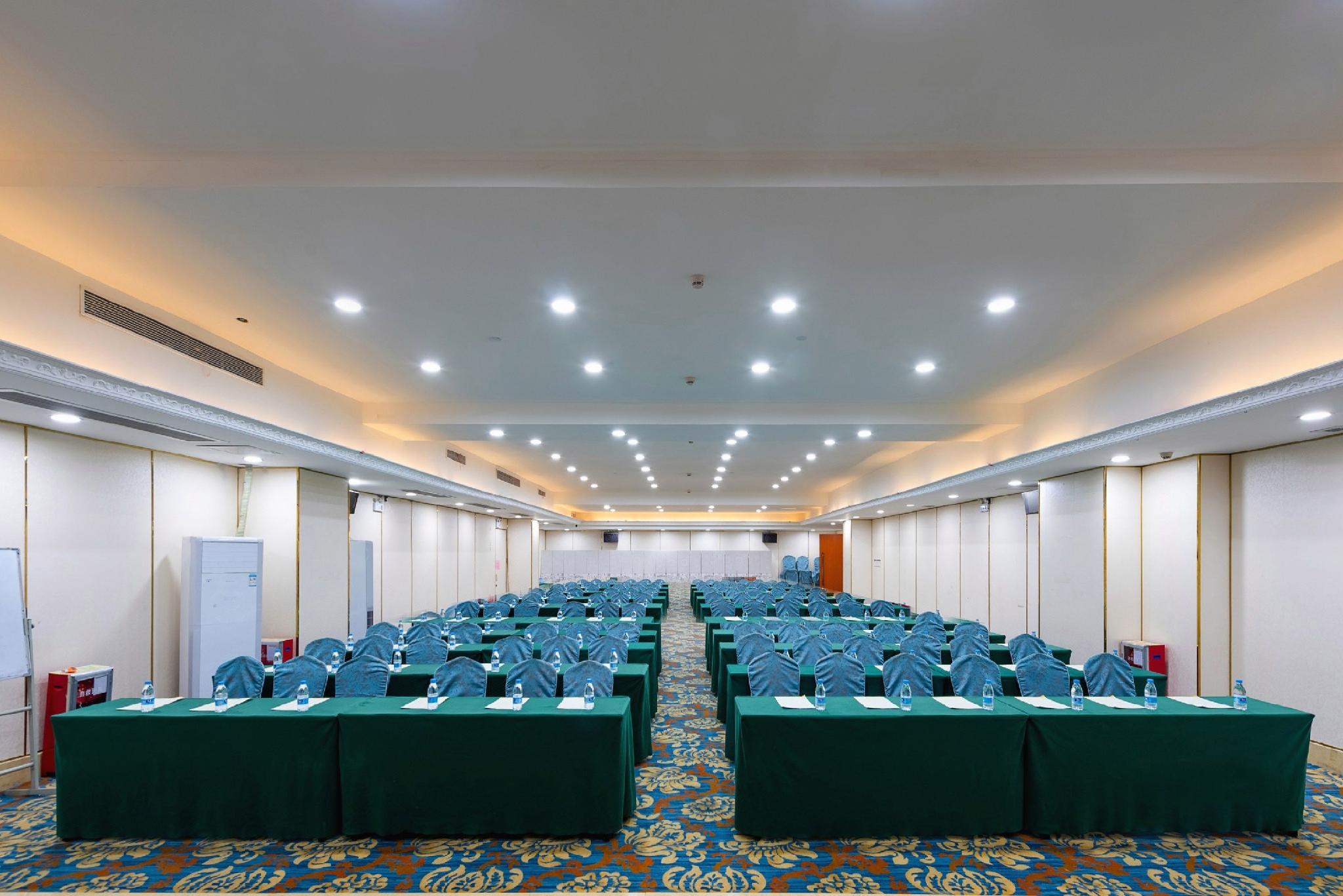 Vienna Hotel (Guangzhou South Railway Station Hanxi Changlong Scenic Spot) 41/42