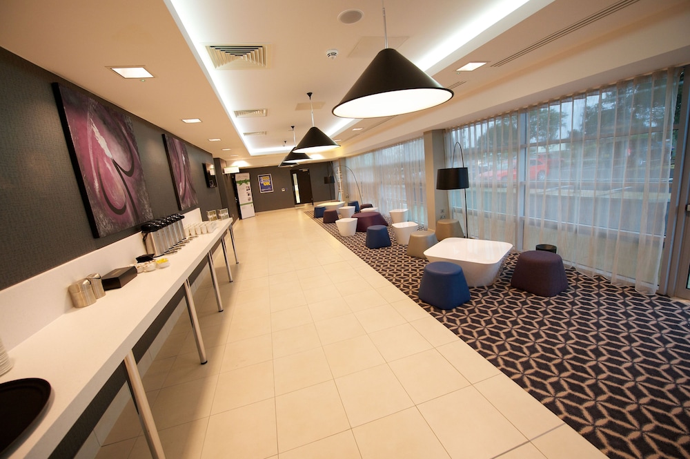 Holiday Inn Southend 8/77