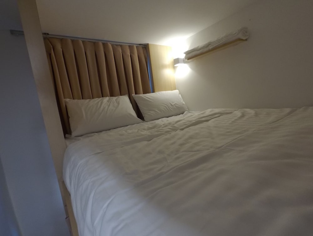 Signel Hostel 12/48