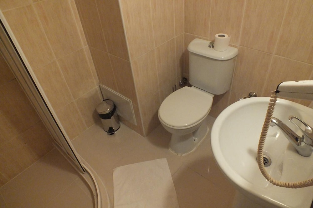 AYYILDIZLAR HOTEL 27/37