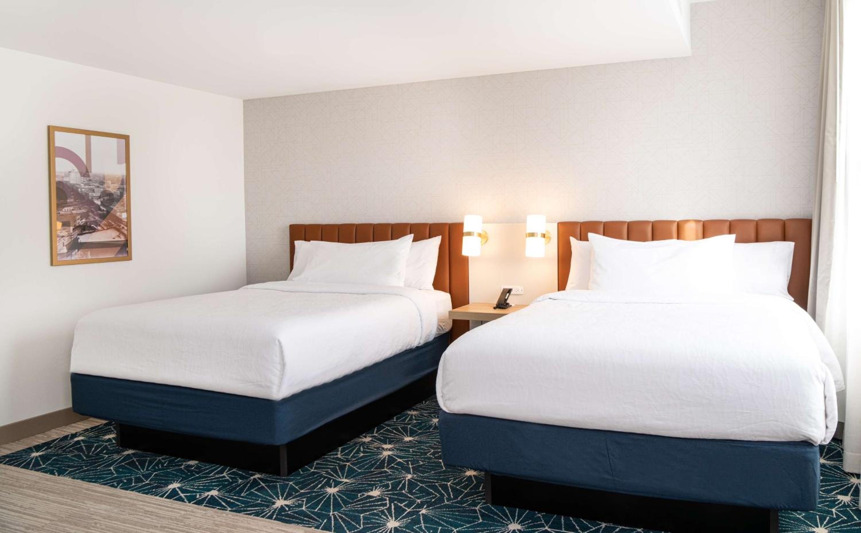 Deluxe, 2 Queen Beds, Corner