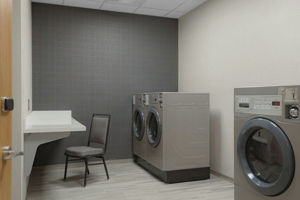 Towneplace Suites By Marriott Cincinnati Oakley 17/37
