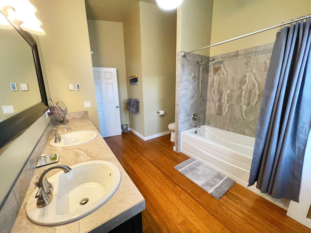 Friday Harbor Grand B&B 52/55
