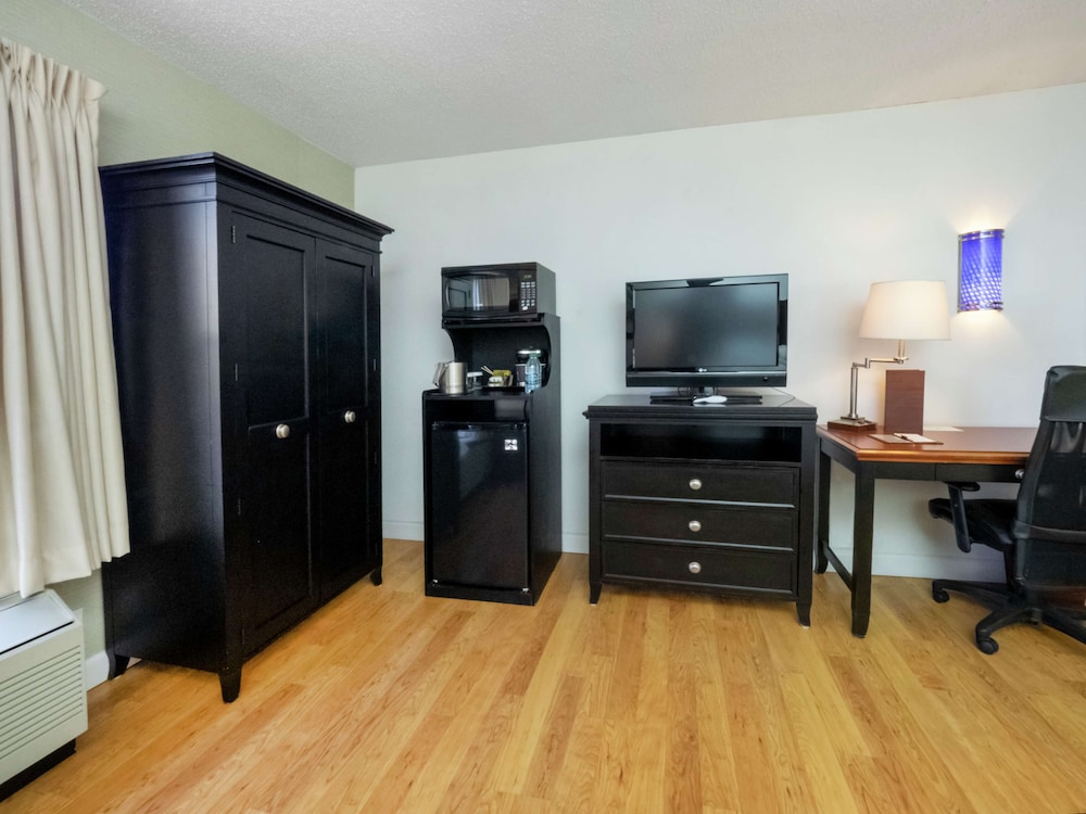 Doubletree By Hilton Buffalo Amherst 36/64