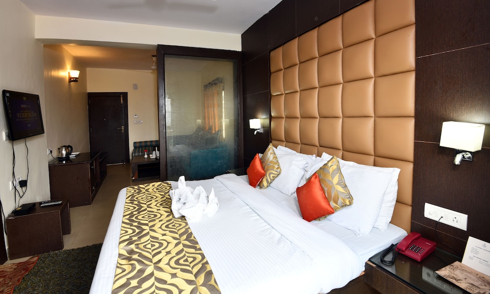 جناح تنفيذي بسرير مزدوج بغرفة نوم واحدة، Dynasty Resort, Khurpatal 5/7