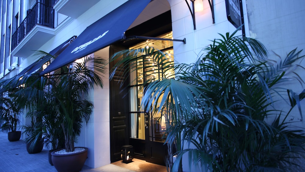 Ofelias Hotel 3/56