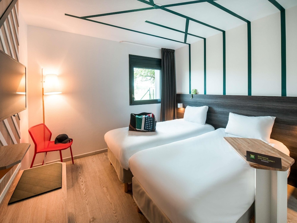 Ibis Styles Rouen Val-de-Reuil 26/78
