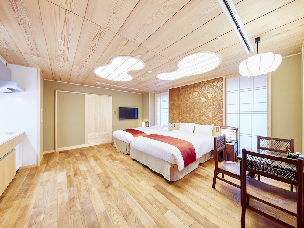 FAMILY, MULTIPLE BEDS, CITY VIEW, KITCHEN