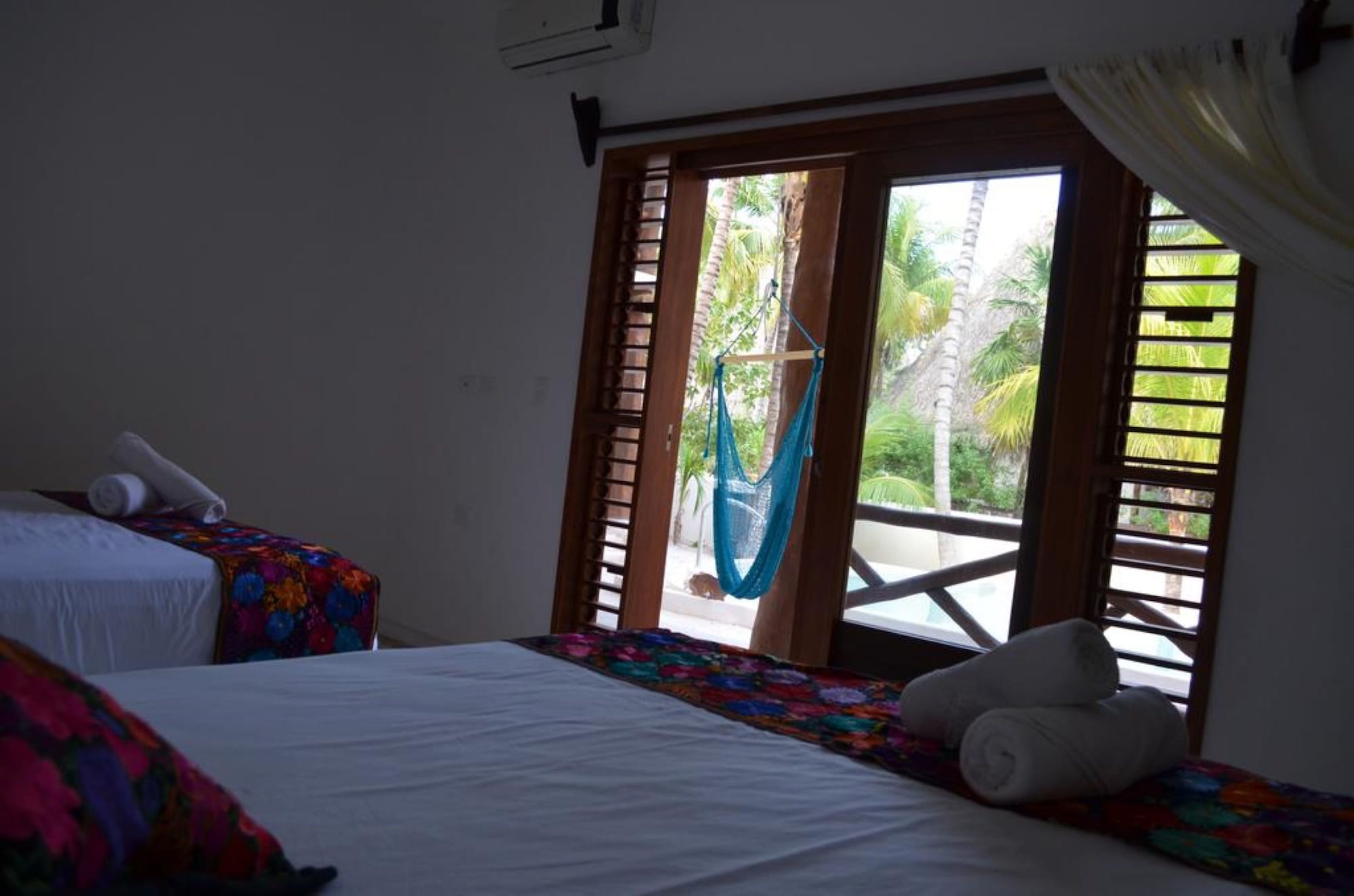 ROOM, QUADRUPLE, 2 QUEEN BEDS