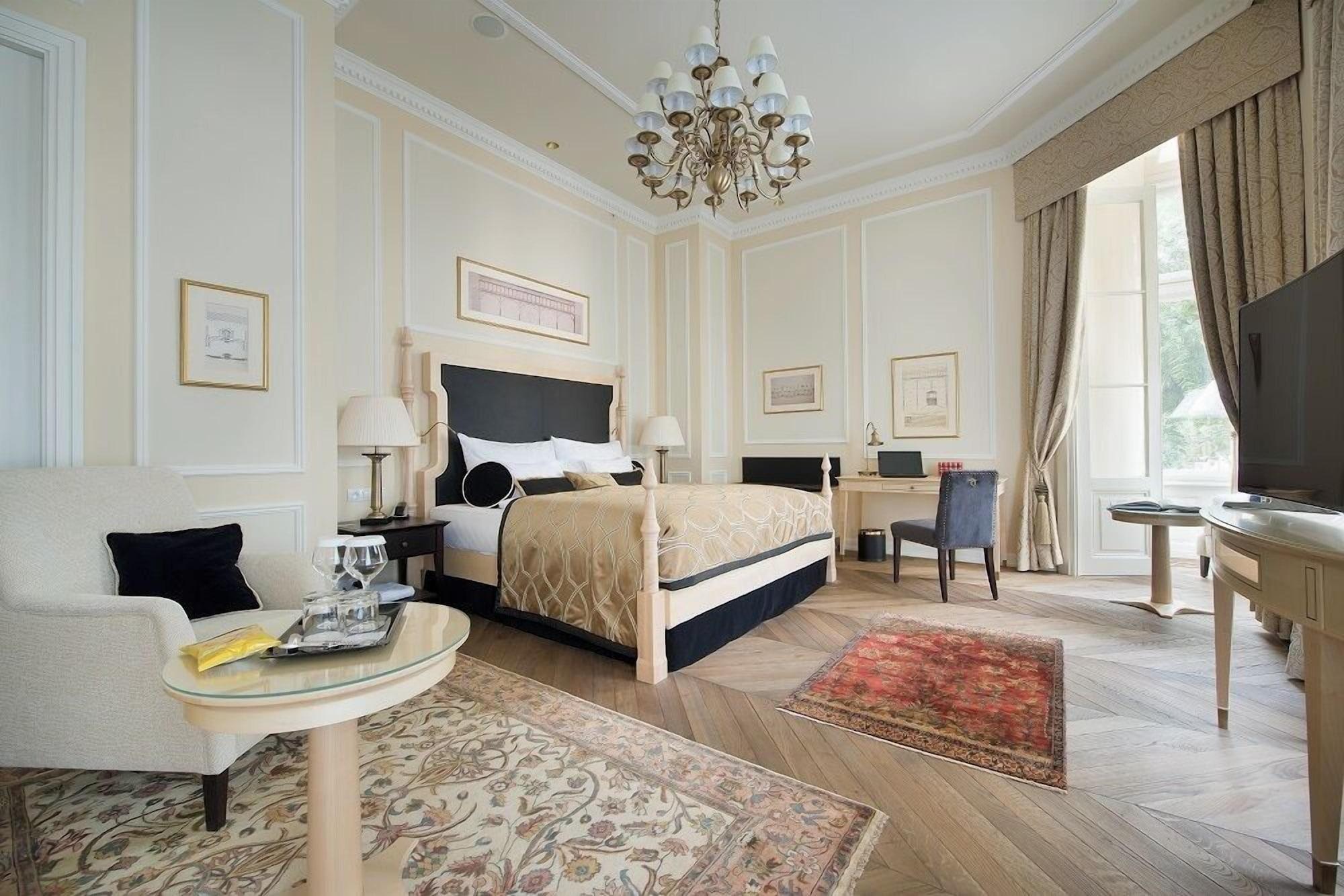 2 Bedrooms, Grand, Wilson, Apartment