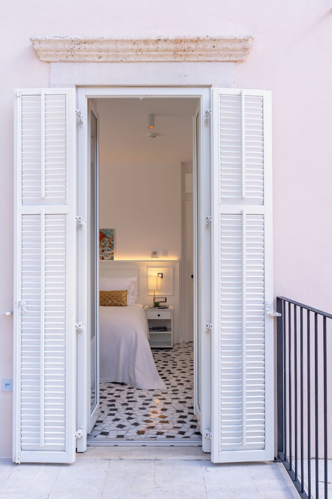 Heritage Hotel Lucia 3/49