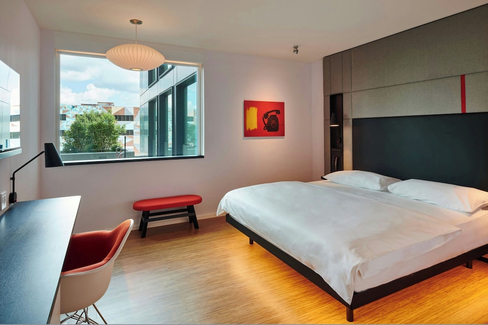 ROOM, KING BED, ACCESSIBLE