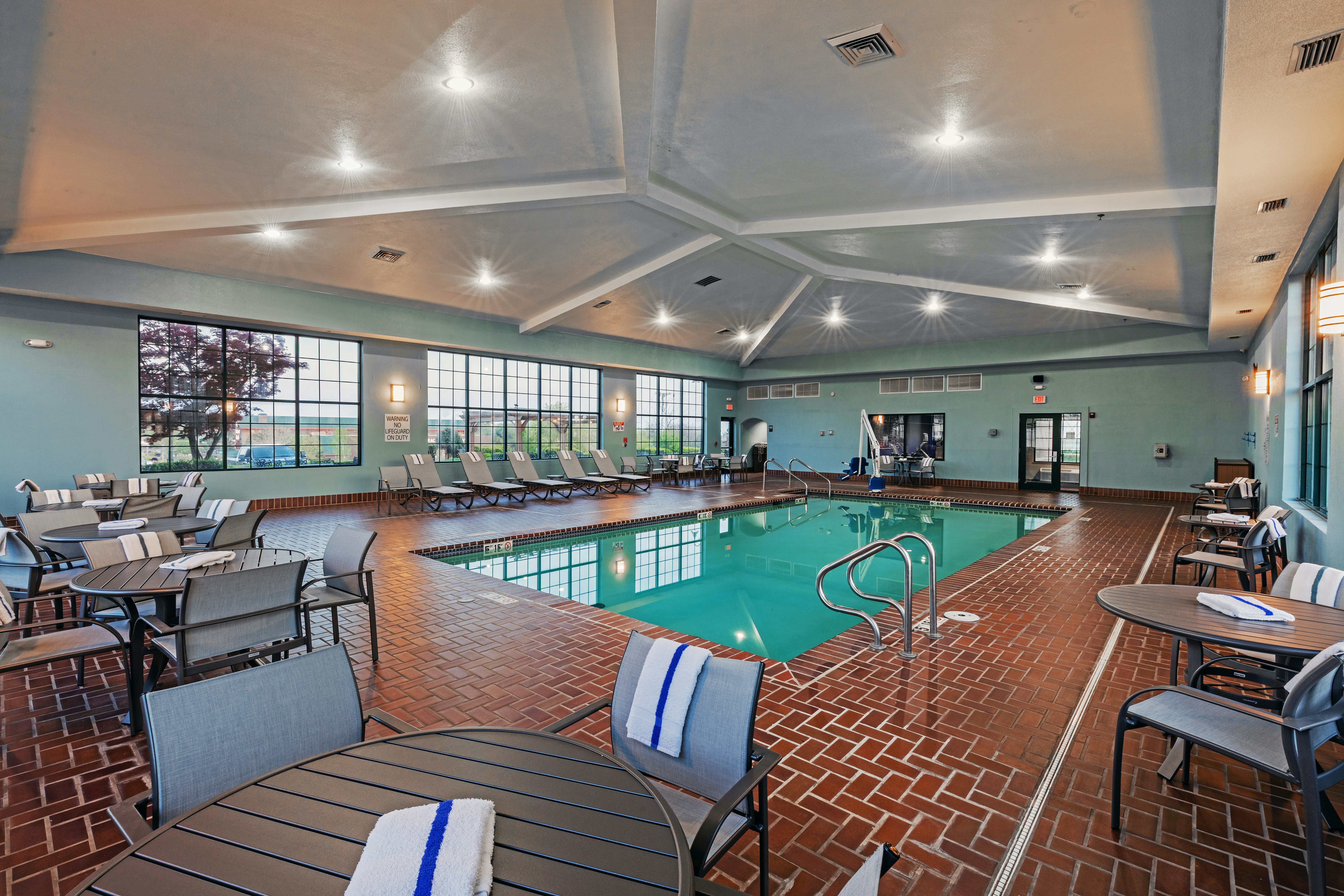 Holiday Inn Express Hotel and Suites Tulsa S Broken Arrow Hwy 51 36/80
