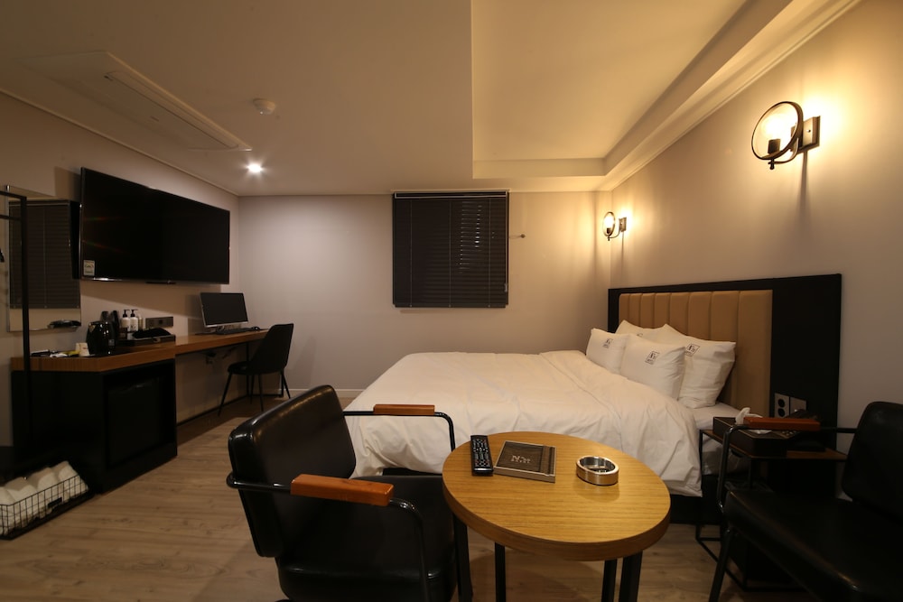 Busan Seomyeon 1st Street No. 25 44/53