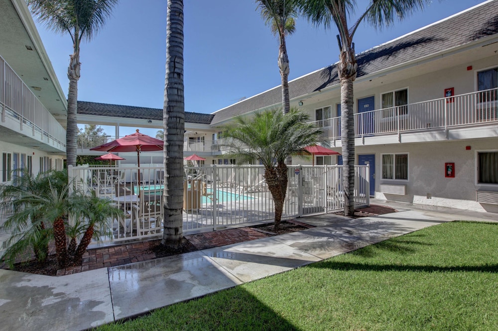 Motel6 Westminster, CA - North 53/60