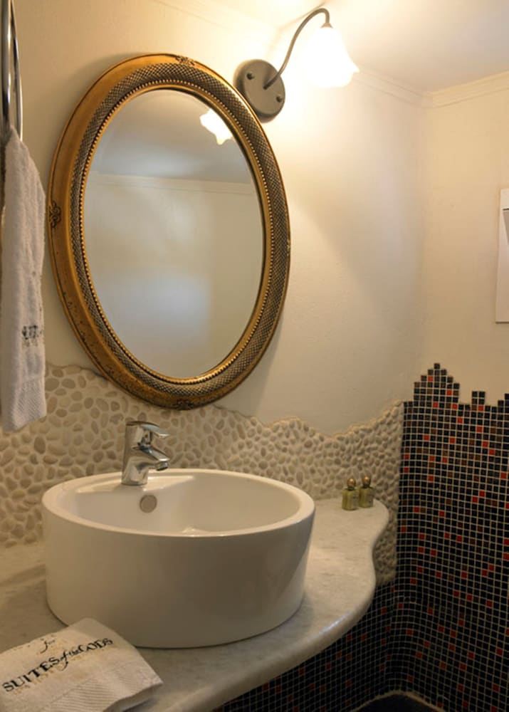 Suites of the Gods Cave Spa Hotel 45/50
