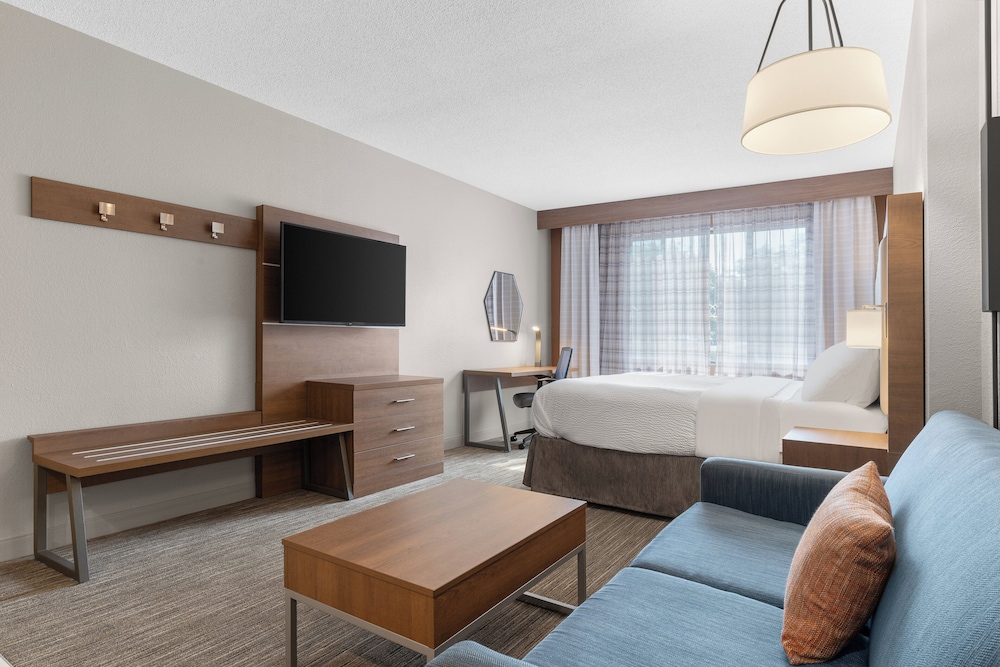 Holiday Inn Express Suites Coralville 43/67