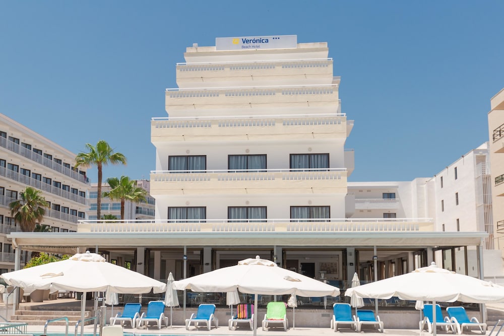 R2 Veronica Beach Hotel 5/48