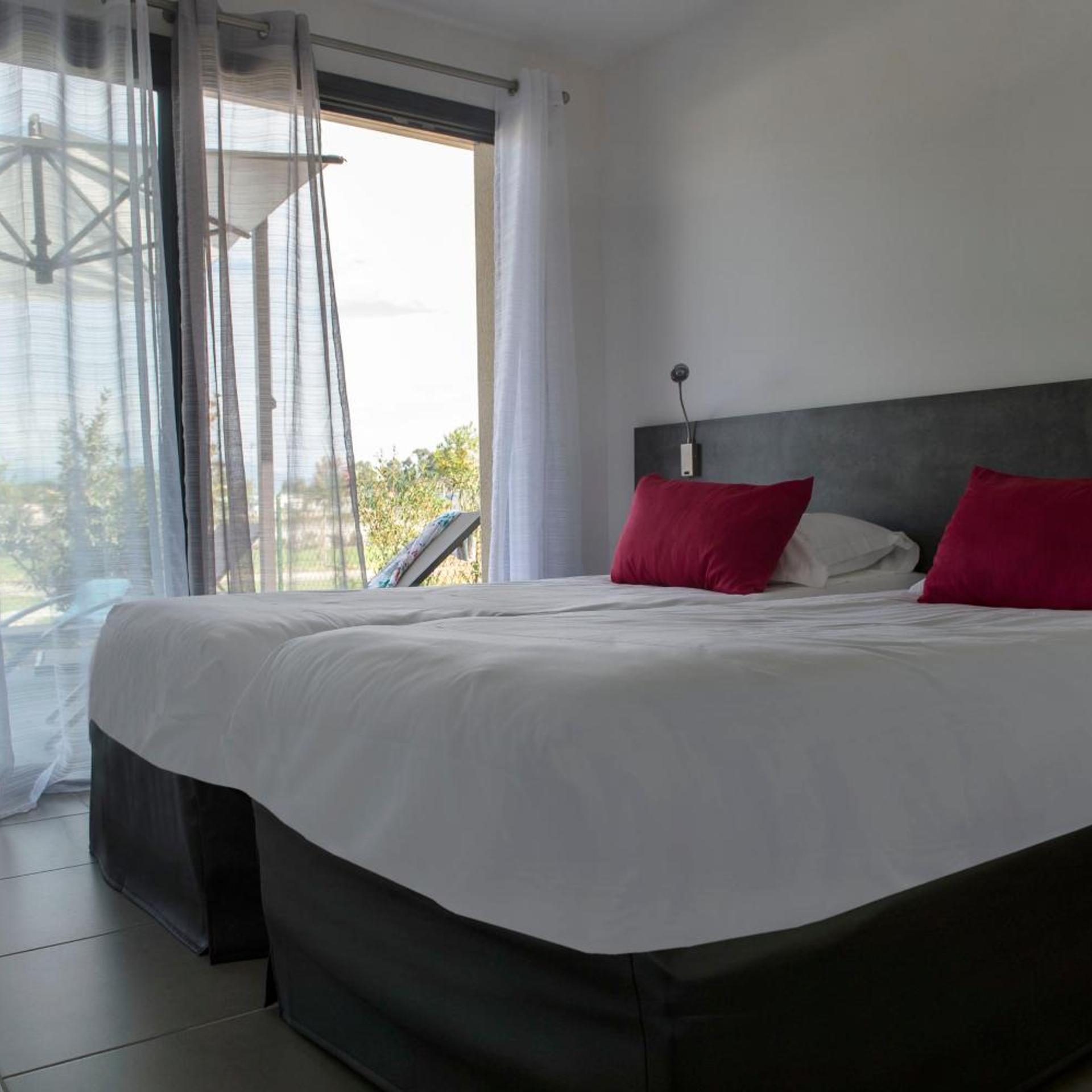 2 Bedrooms, House
