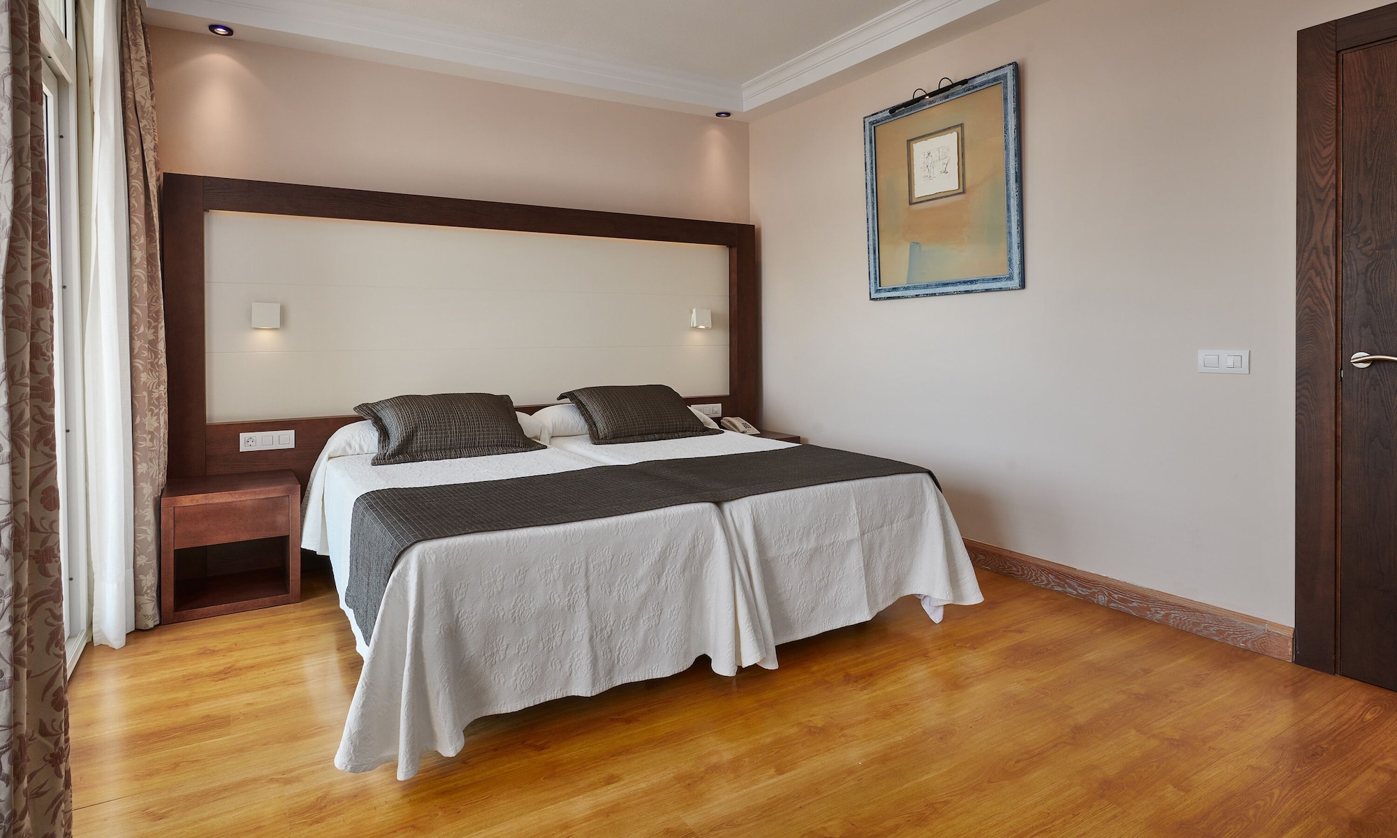 Select, Twin Beds