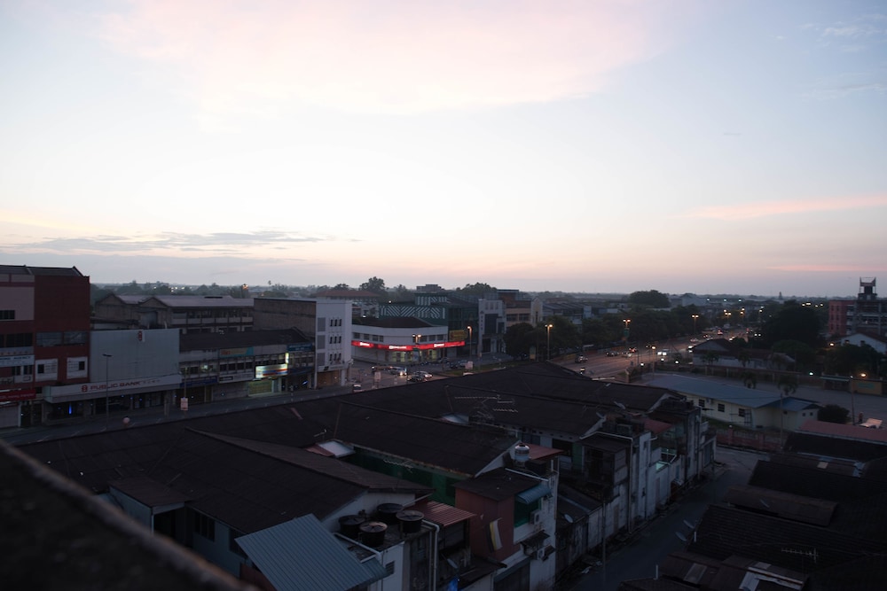 Mornington Hotel Sitiawan 54/58