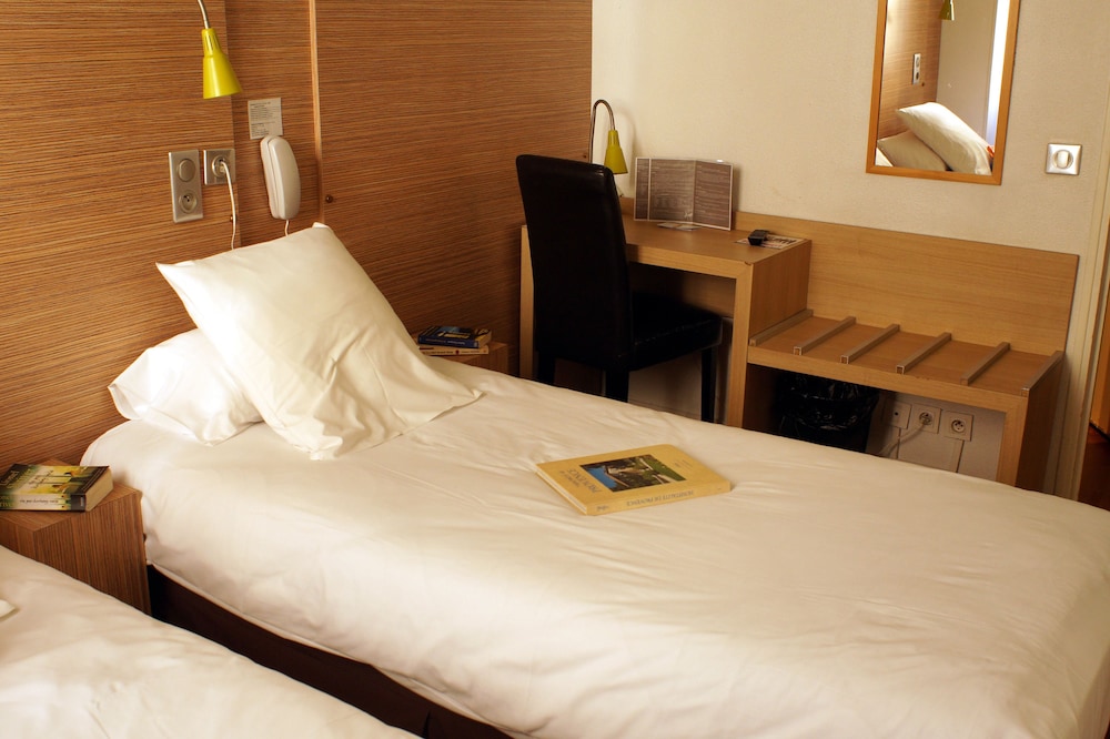 Hotel Edmond Rostand 25/45