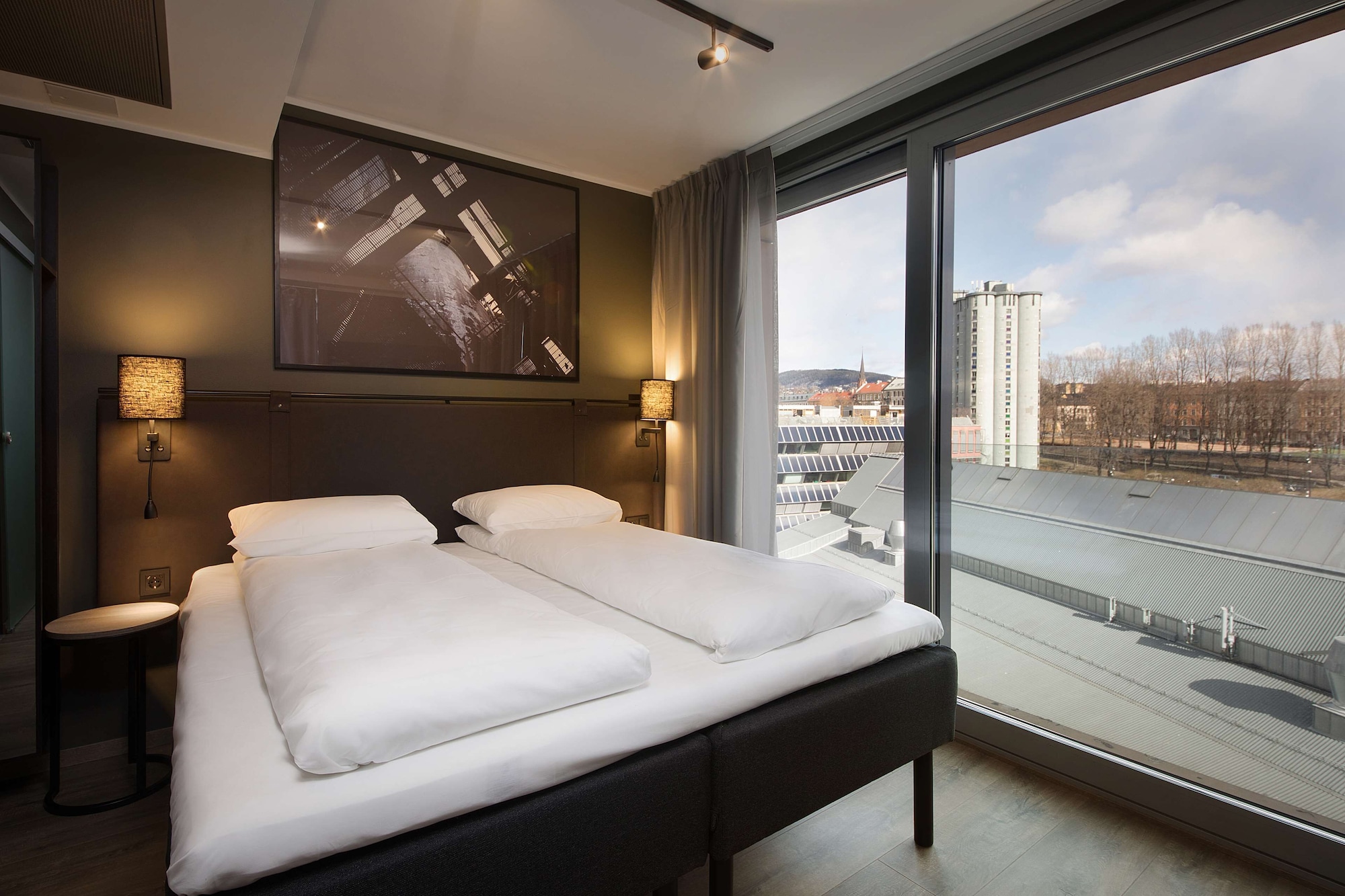 SUPERIOR, QUEEN BED