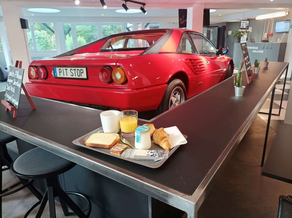 restaurant cafeteria