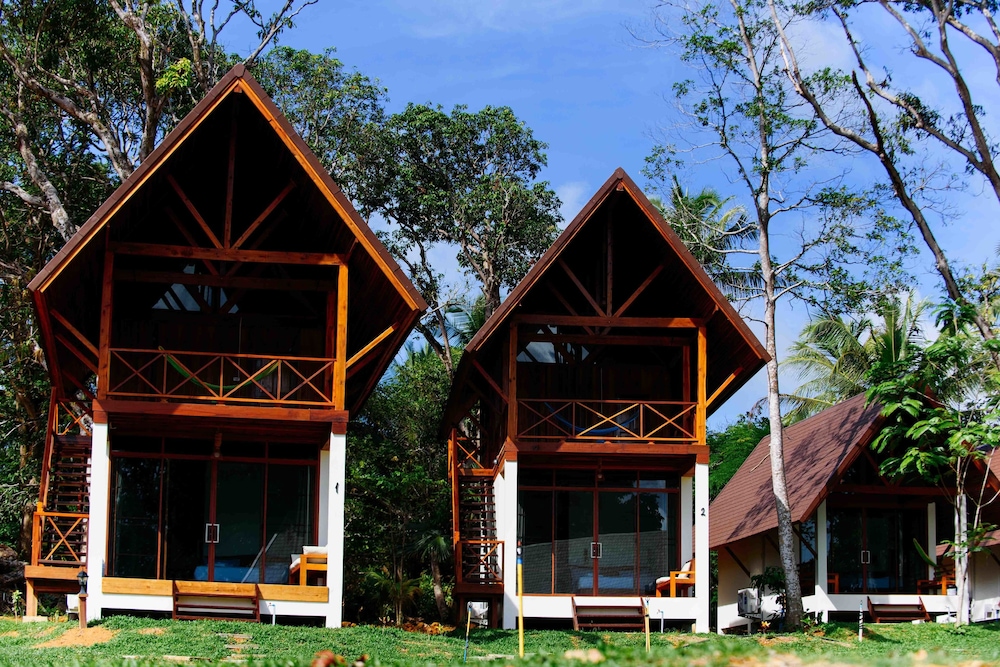 Phayamas Private Beach Resort 5/59