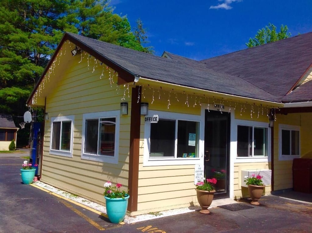 Pilgrim Inn & Cottages 1/58