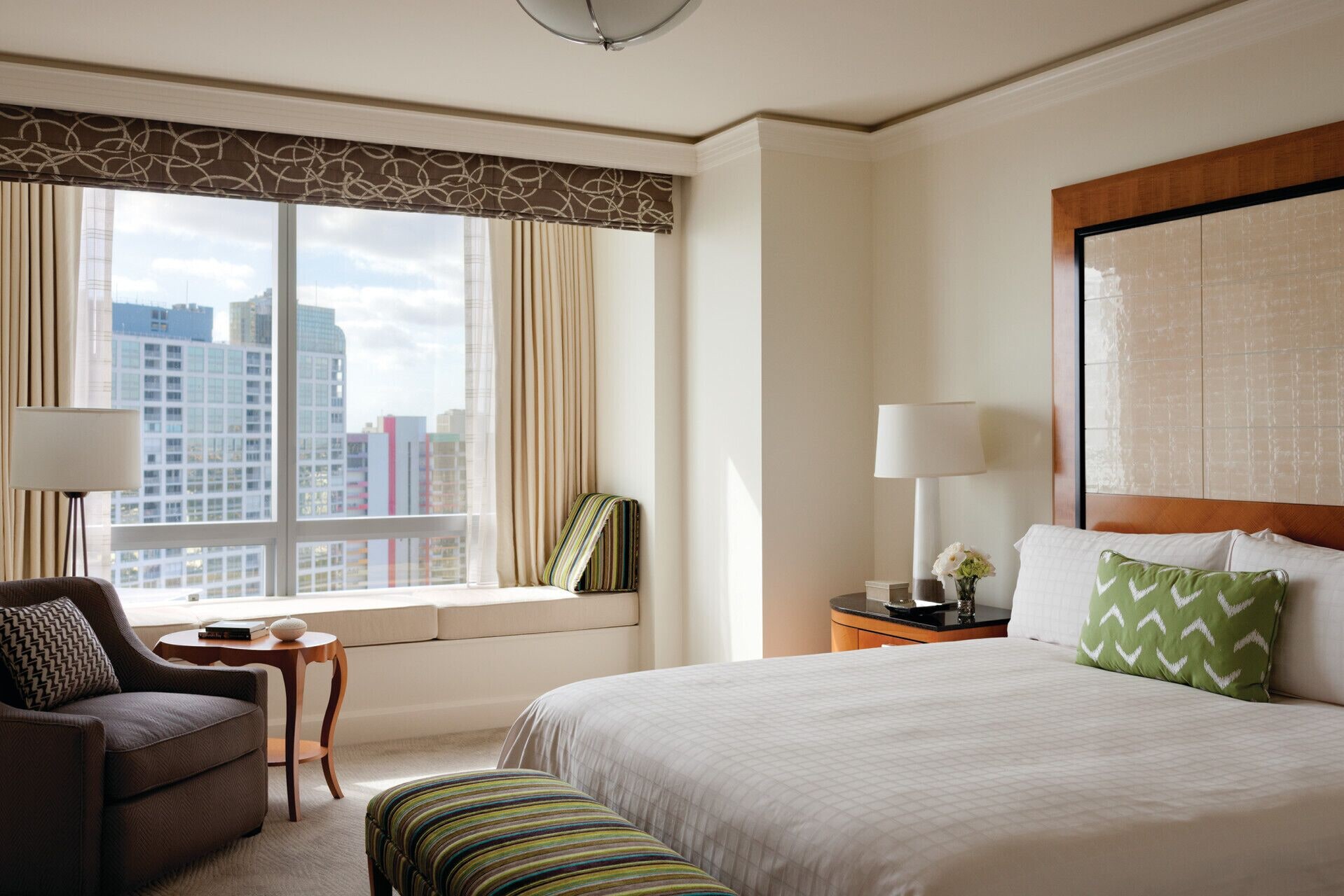 GRAND, CITYSCAPE, SUITE, CORNER