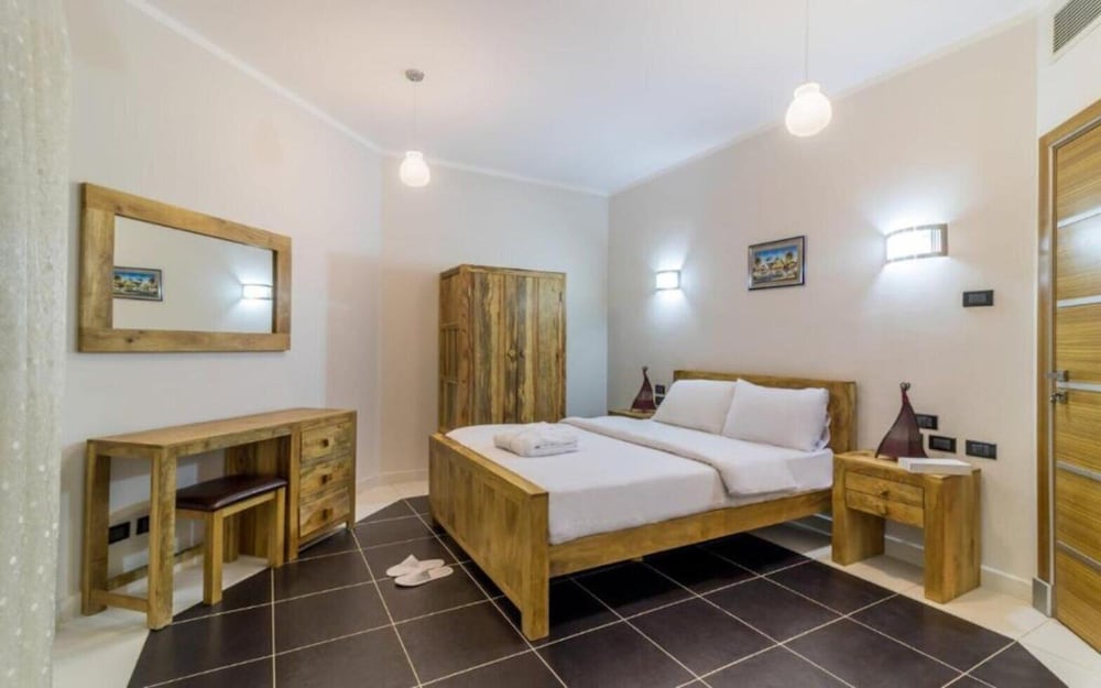 Royal Beach Serviced Apartments 37/75