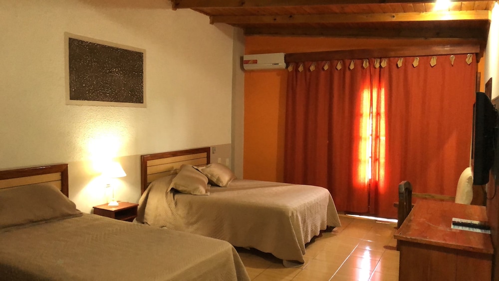 Carmen Hotel 10/100