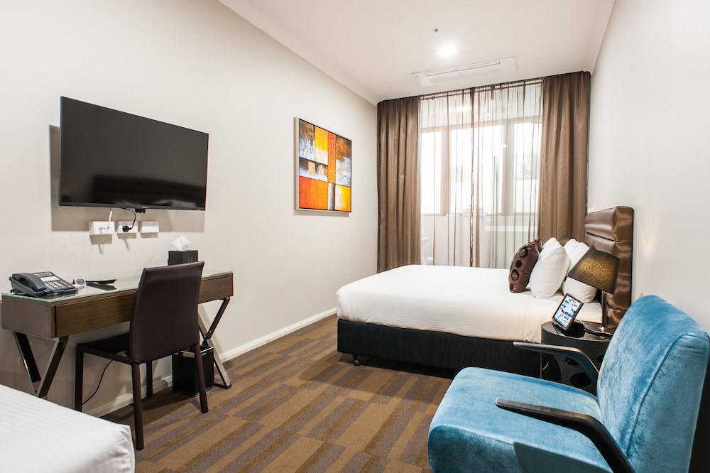 57 HOTEL 27/46