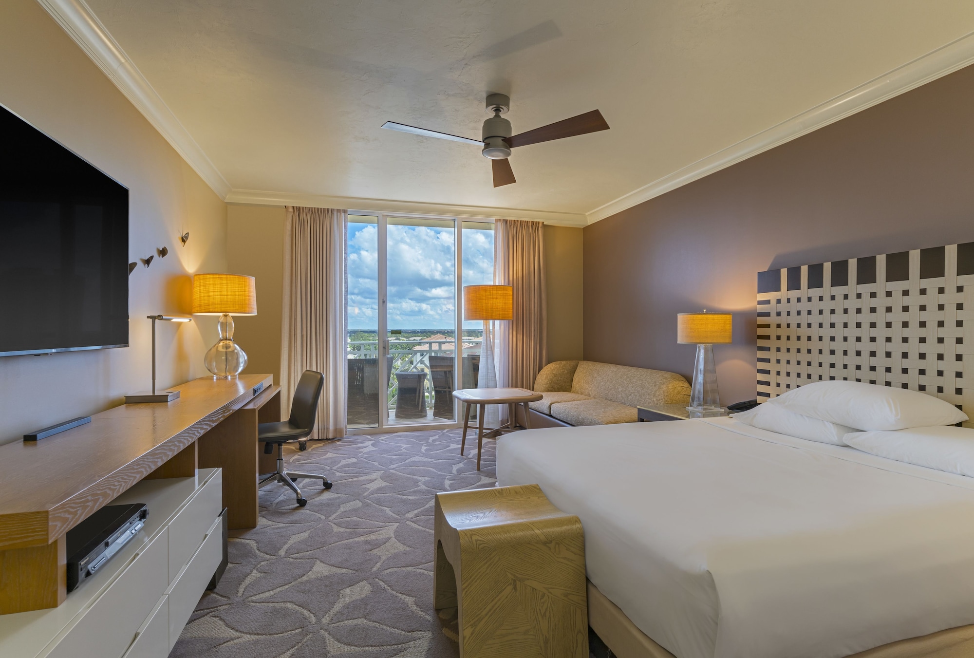 Room, King Bed, Partial Bay View