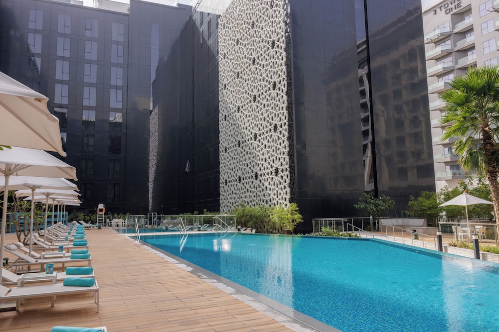 Ibis Styles Dubai Airport 65/66