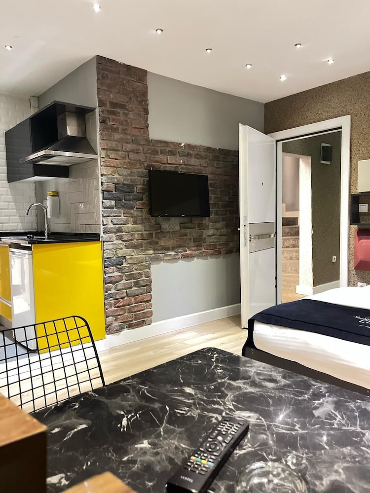 Corner Park Suites 21/50