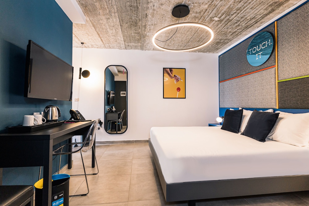 IKYK HOTEL 20/49