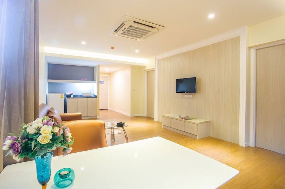 Saint Tropez Beach Resort Hotel 10/74