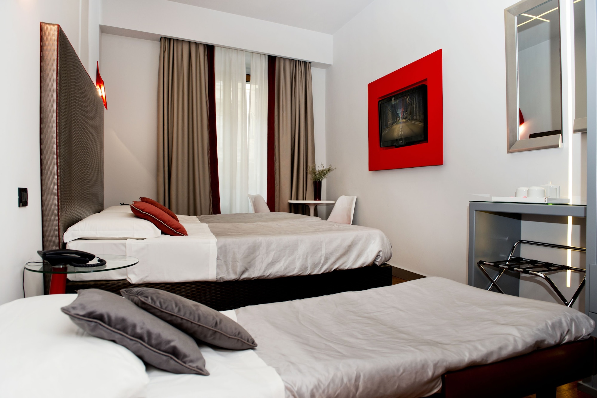 ROOM, TRIPLE, CITY VIEW