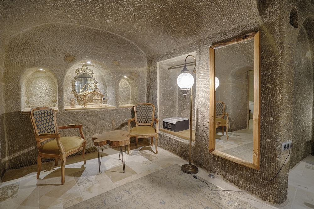 Hera Cave Suites 16/50