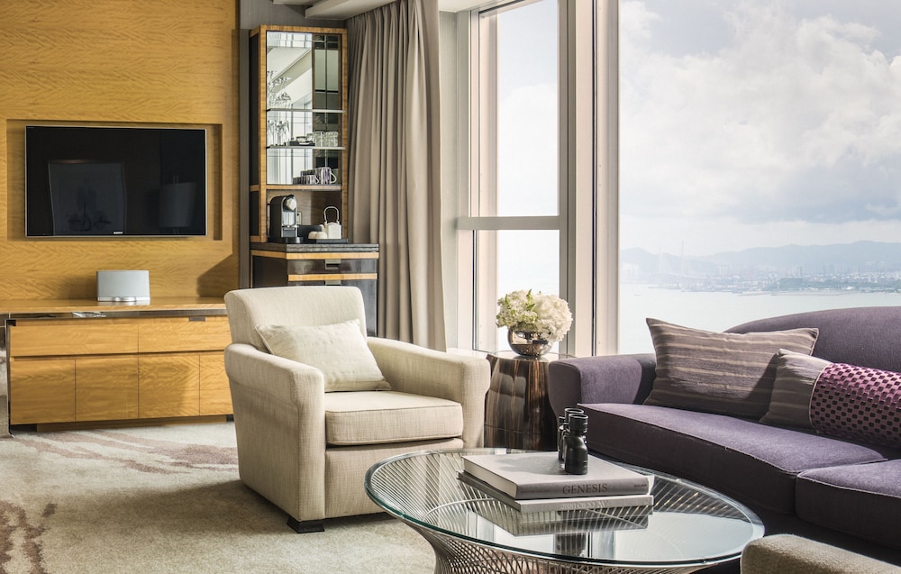 Four Seasons Hotel Hong Kong 48/76